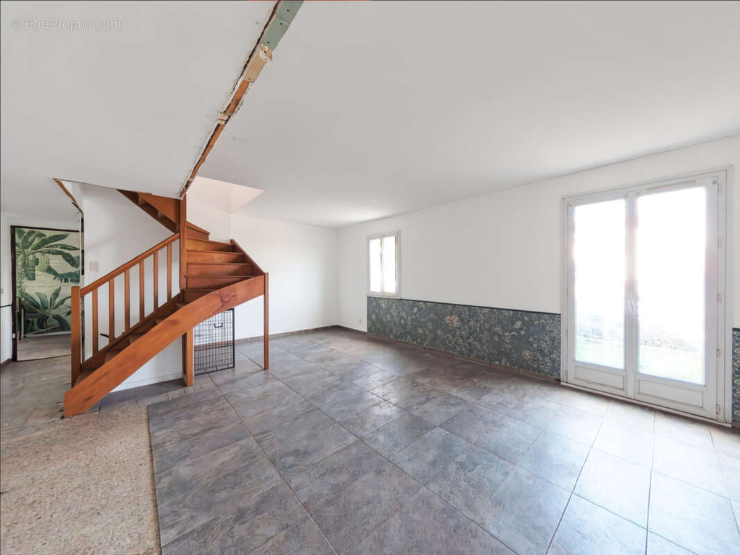 Maison à PEYROLLES-EN-PROVENCE