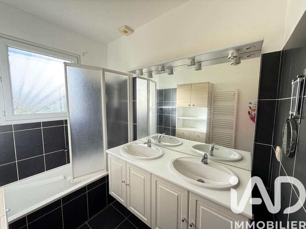 Photo 7 - Maison à MONTAZEAU