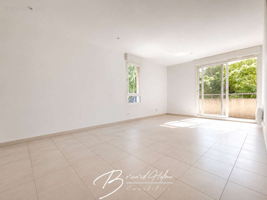 Appartement type 3 - 67,78 m2 - 1er etage - balcon - calme - box double - rue marie louise - 13008 marseille - photo 2