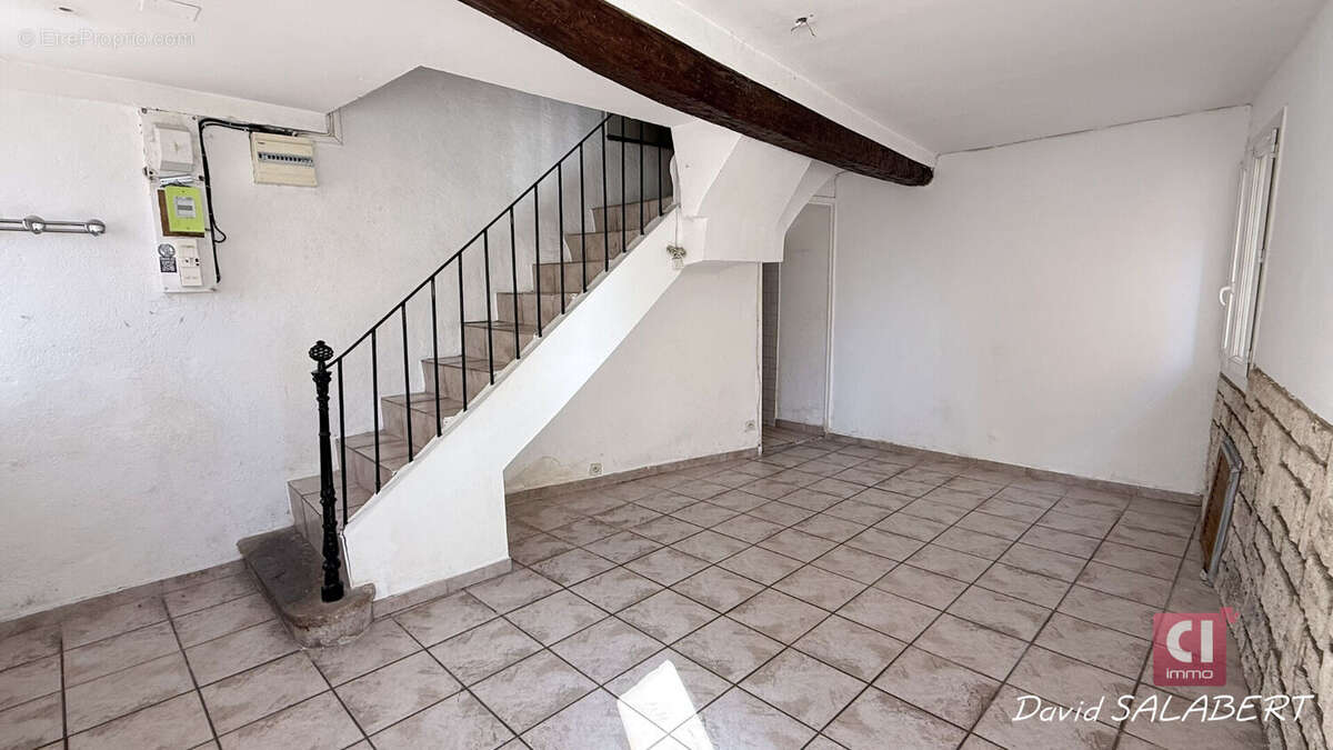 À vendre Rocbaron centre - Maison de village T4 de 59 m² sur 3 niveaux - photo 3