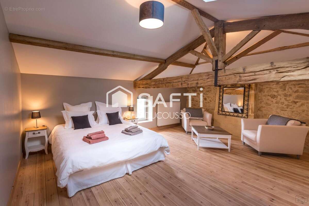 Maison 364 m² à Sainte-Colombe  - photo 6