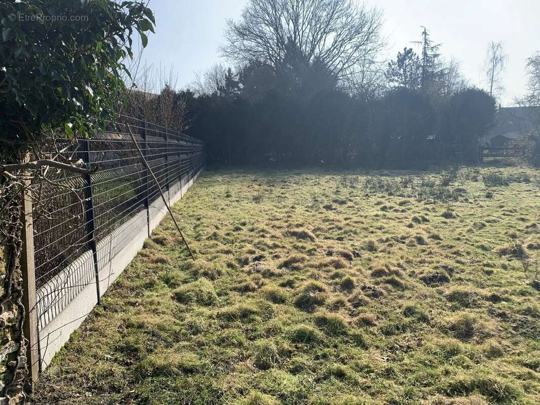 Terrain à VIEILLE-EGLISE-EN-YVELINES