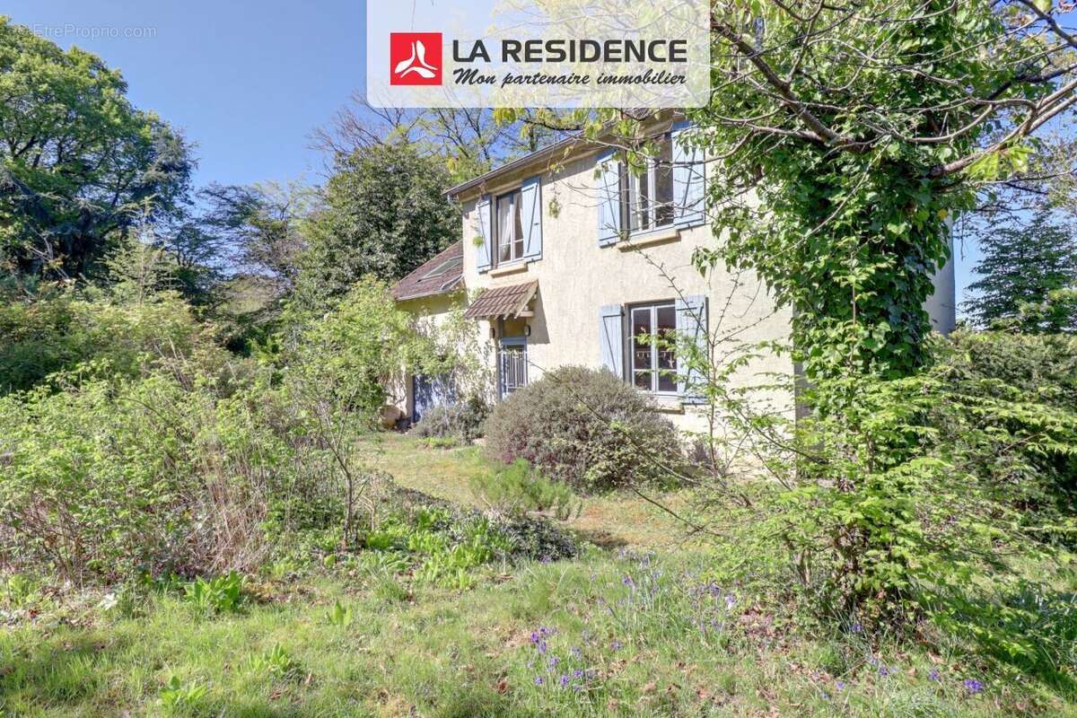 Maison à NEAUPHLE-LE-CHATEAU