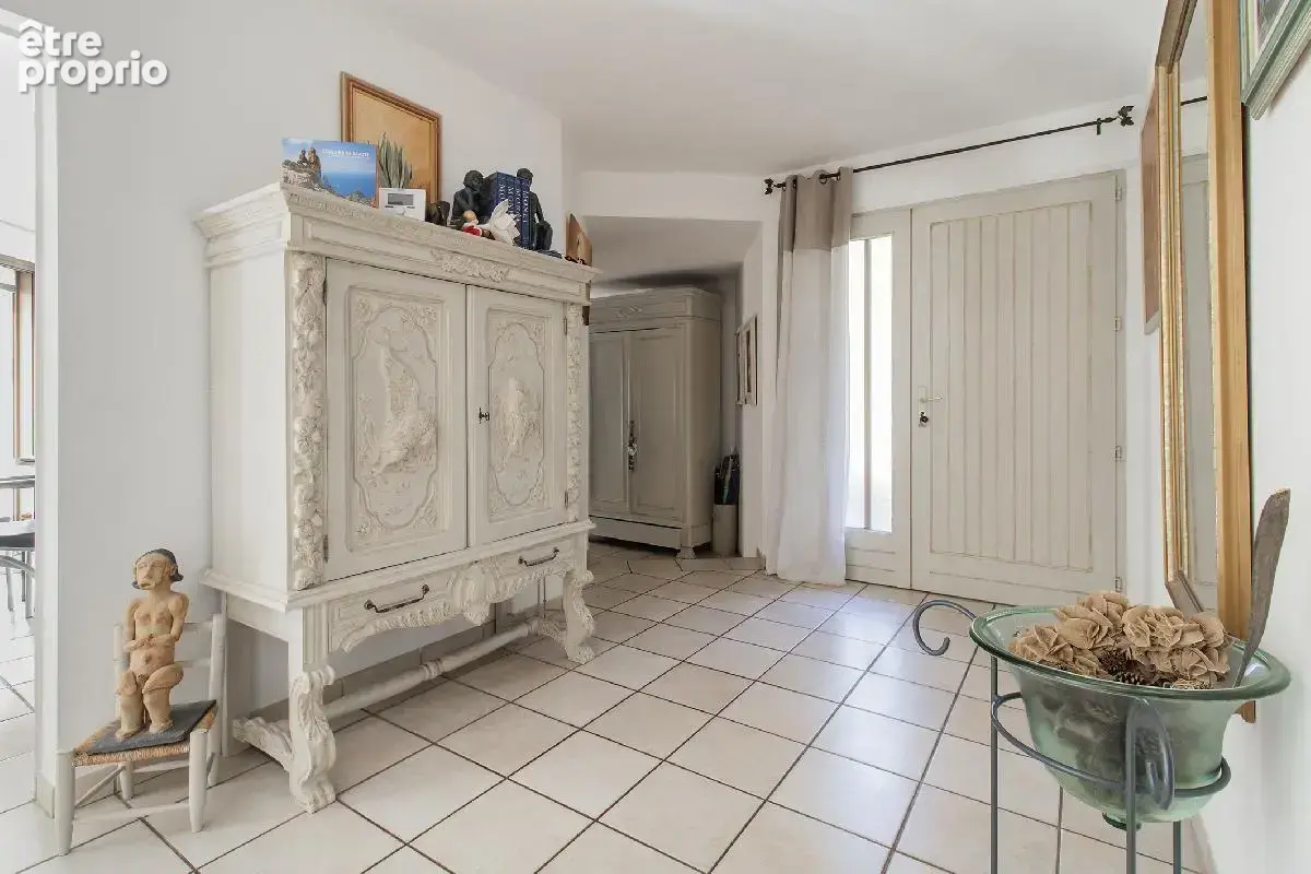 Maison de standing de 230 m², 3 chambres (possibilités 4), mezzanine, bureau, jacuzzi et piscine sur plus de 3000 m² - photo 3