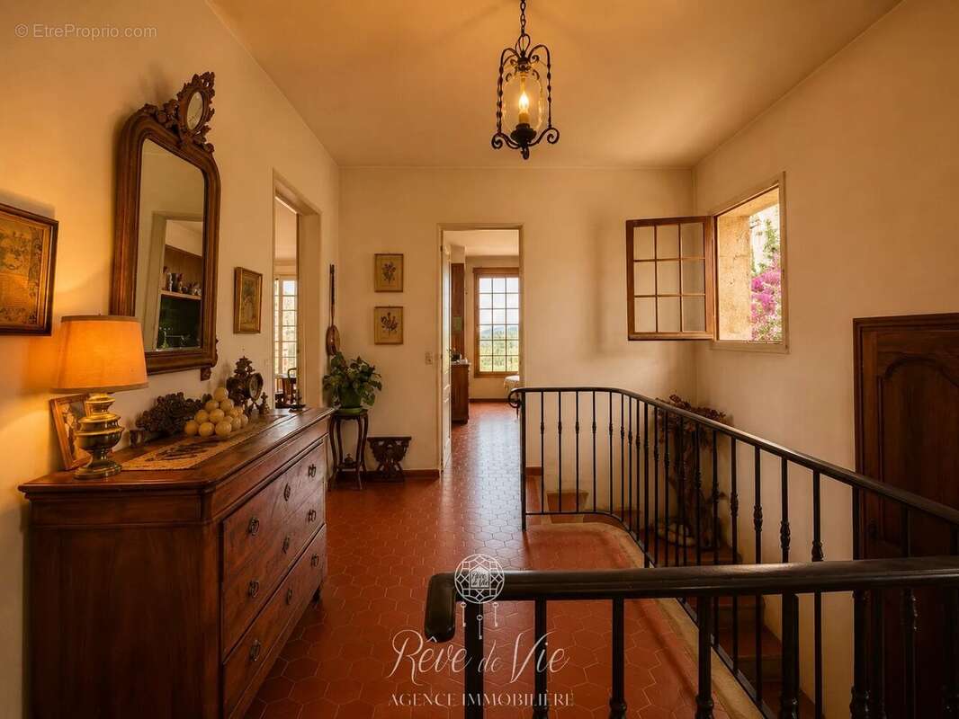 Grande maison avec garage au cœur du village de bormes-les-mimosas - photo 2