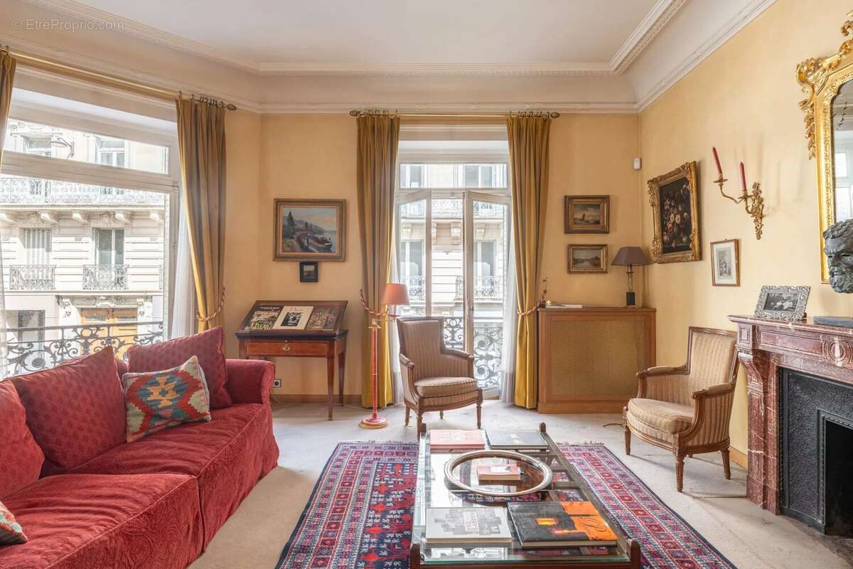 Appartement à PARIS-8E