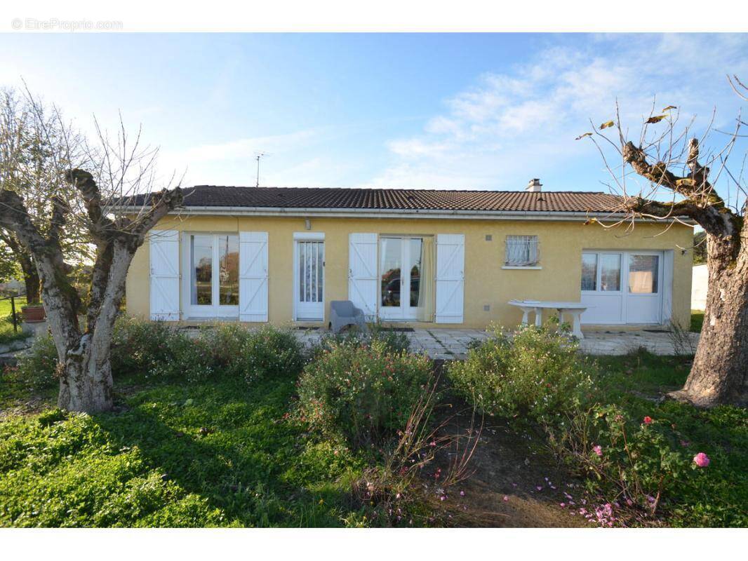 Maison à COUTRAS