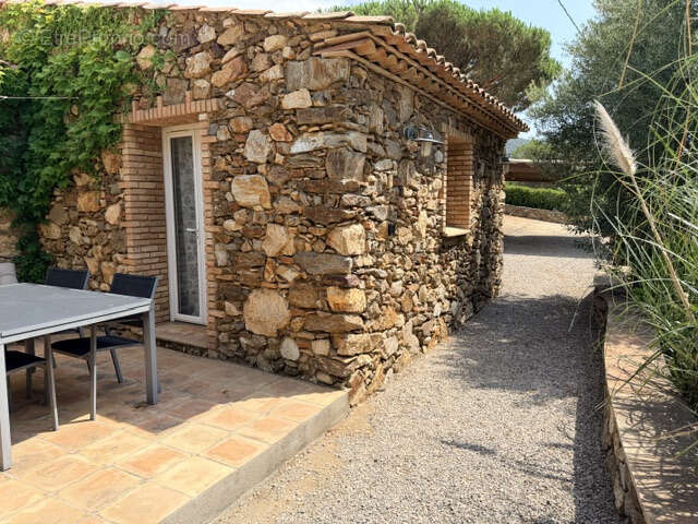 GOLF DE SAINT TROPEZ: propriété  de charme en pleine nature - photo 2
