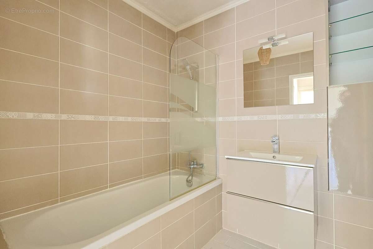 Appartement à VALLAURIS