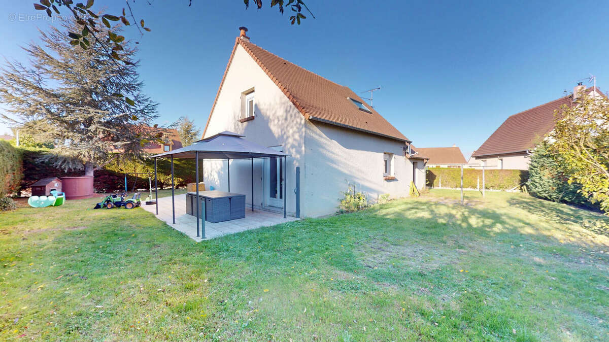 Maison à BELLENGREVILLE