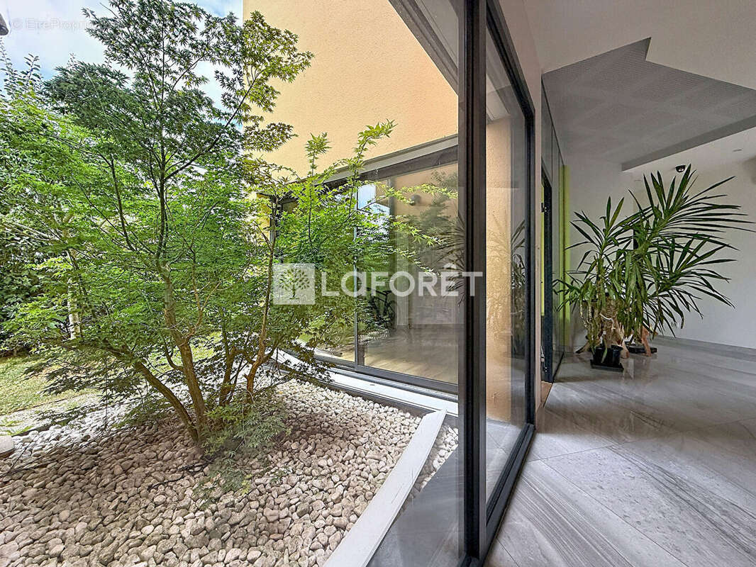 CHESSY Villa d'Architecte d'Exception  280 m²  6 Chambres - photo 4