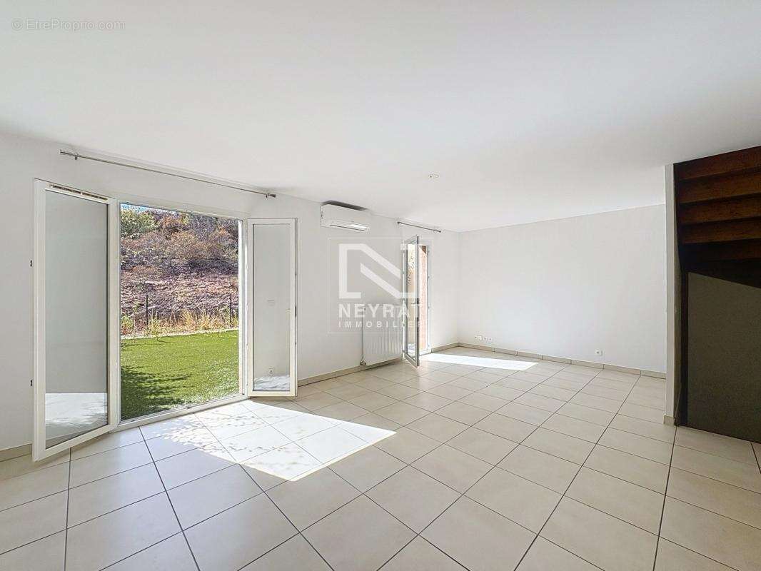 Maison à ROQUEBRUNE-SUR-ARGENS