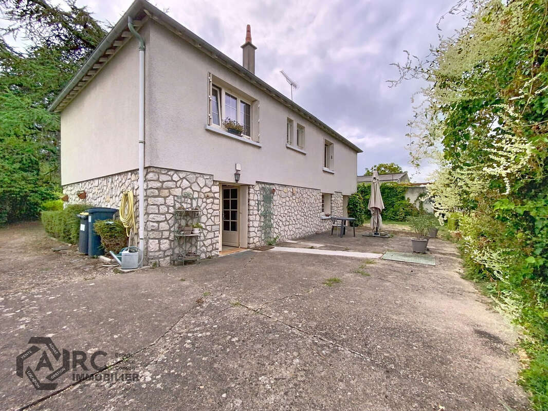 Maison 144 m² à Chaingy  - photo 4