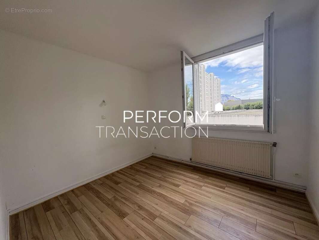 Appartement à SAINT-MARTIN-D'HERES