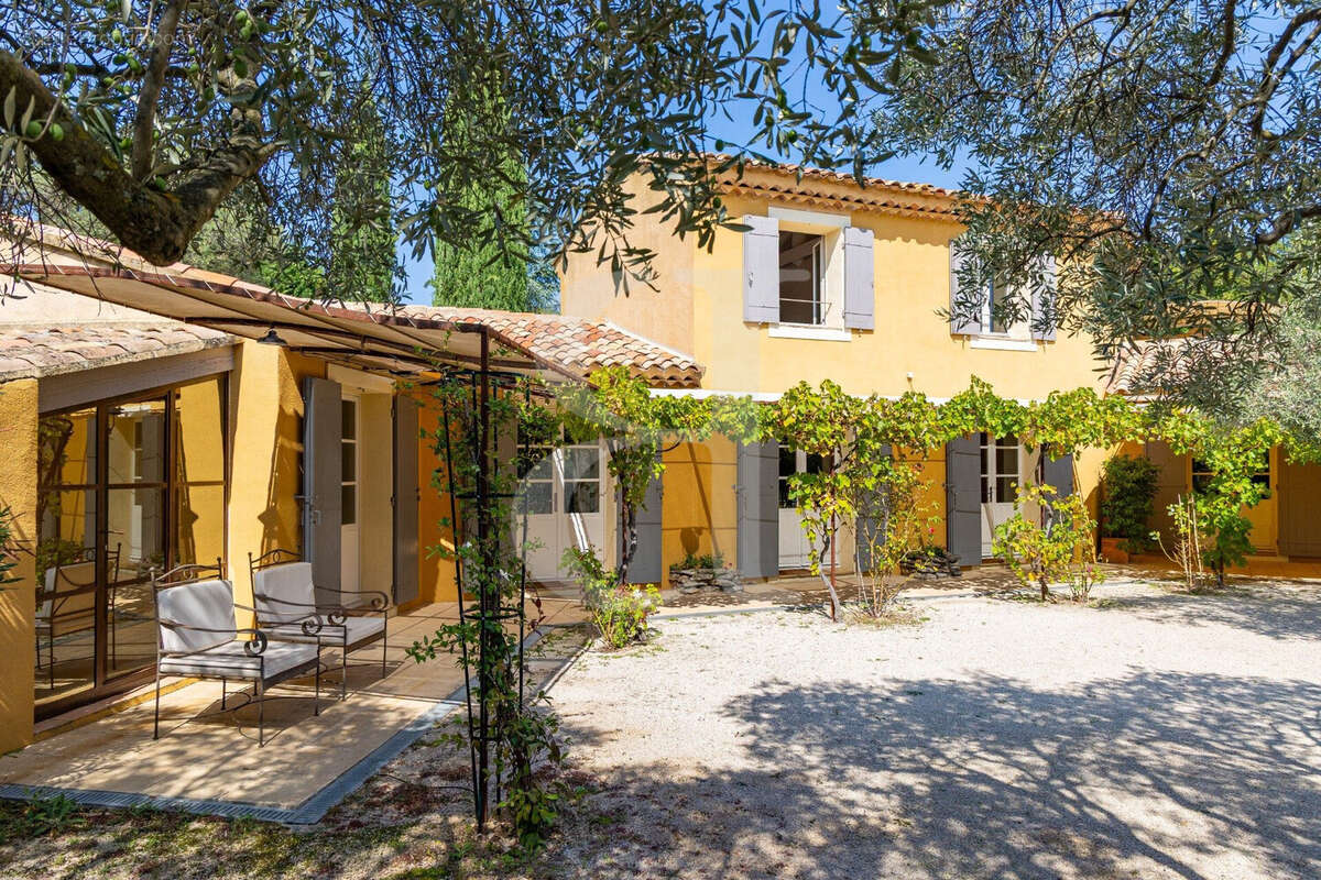 Maison à MENERBES