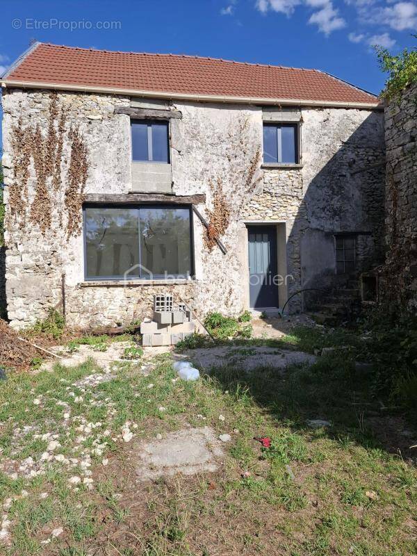 Maison à LESCHEROLLES