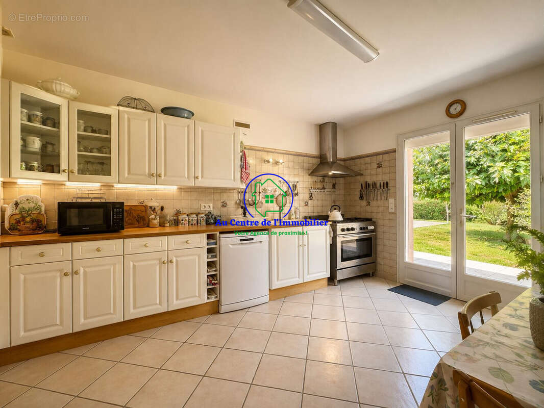 Maison 132 m² à Laroque-Timbaut  - photo 3