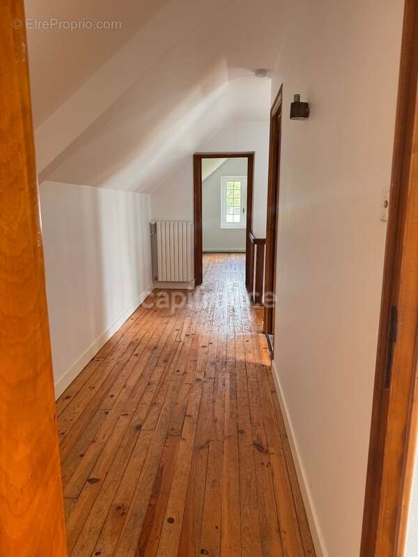 Maison à CLEDEN-POHER