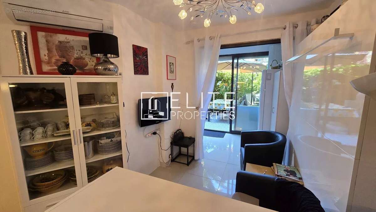 Appartement 2 pièces de 33m² + piscine, parking et cave – mandelieu - photo 10