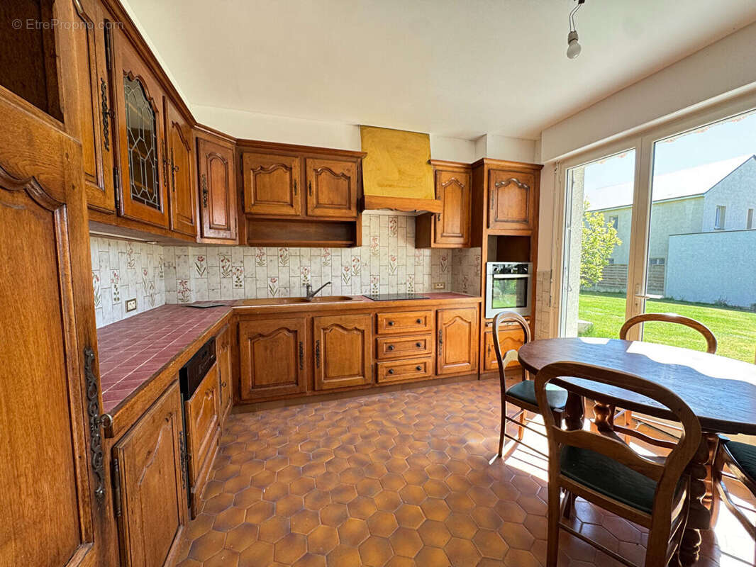 Maison à SAINT-PRYVE-SAINT-MESMIN