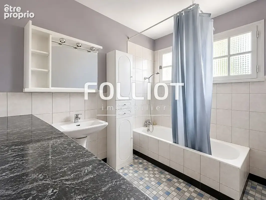 À vendre - Maison 3 chambres sur un terrain de plus de 2 500 m² à Saint-Planchers - photo 10