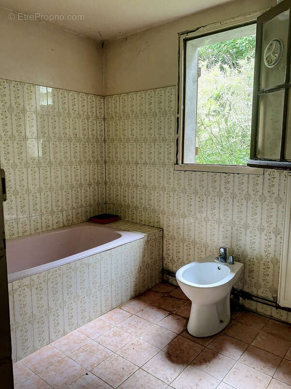 Maison à SAINT-PAUL-DE-SERRE