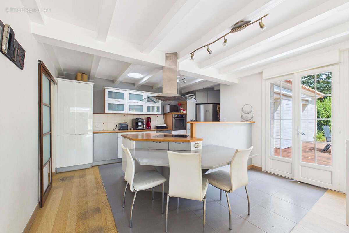 Maison de plain-pied 193 m² - Parcelle de 2900 m² au calme - 5 chambres + bureau - photo 5