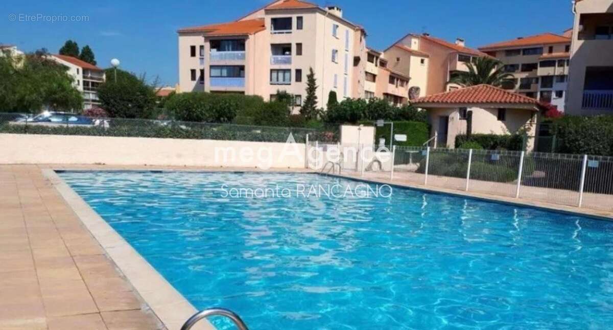 Fréjus – T2 entièrement rénové avec parking, cave et piscine - photo 11