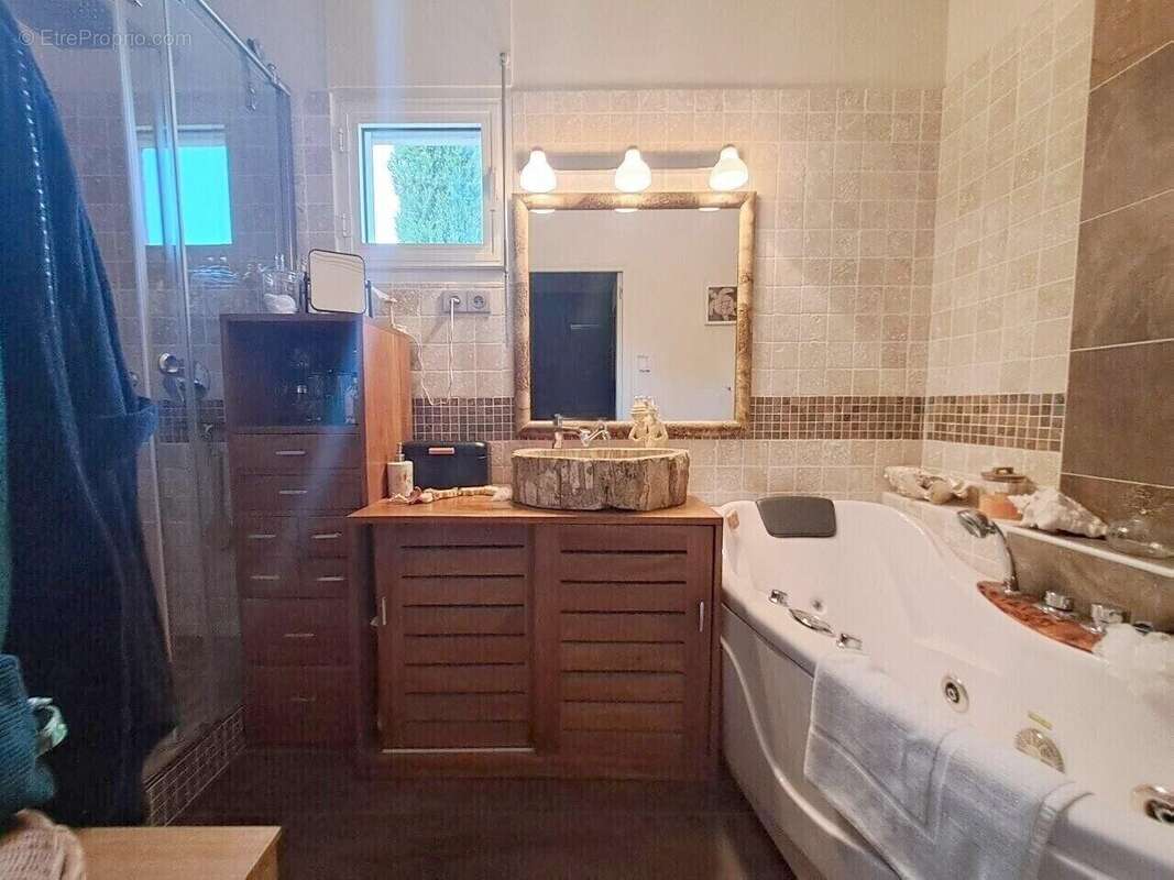 A vendre Maison de plain pied Les Essarts Le Roi 8 pièces 160 m2 - photo 10