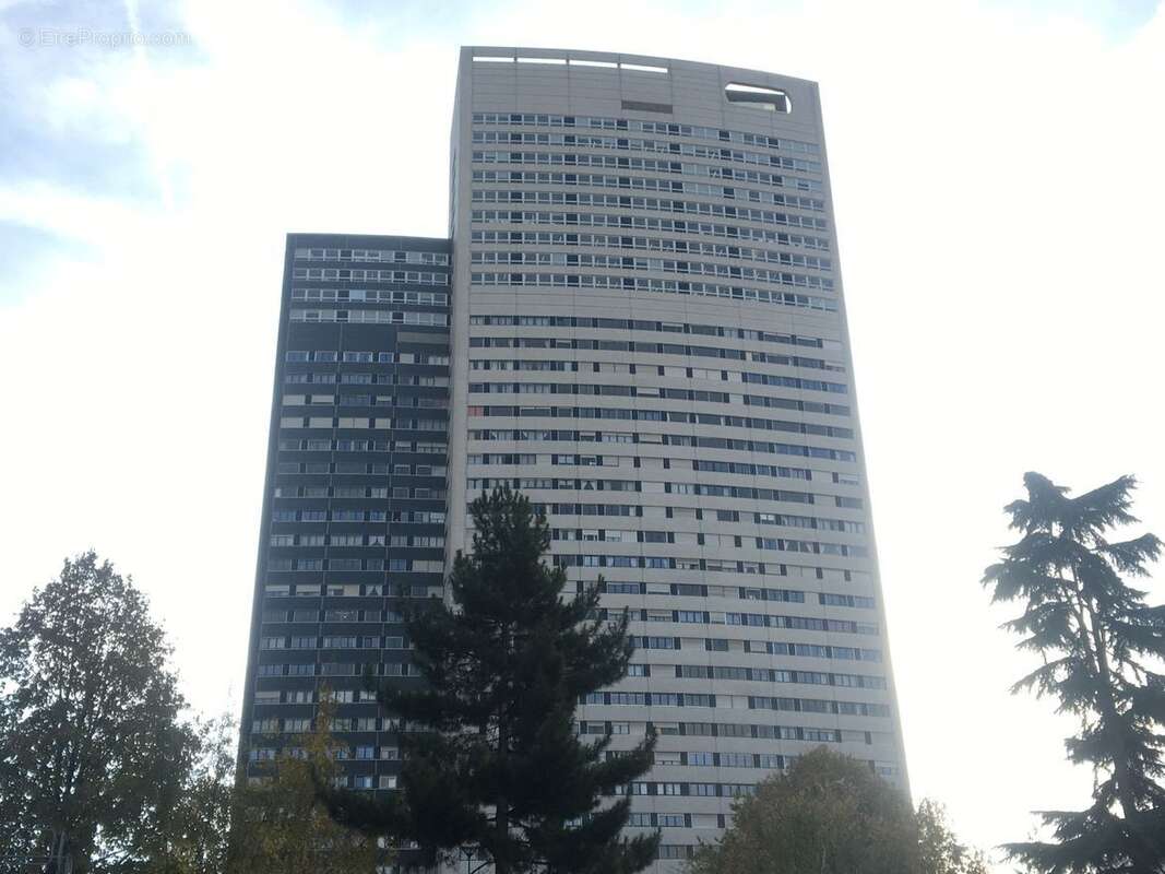 Appartement à COURBEVOIE