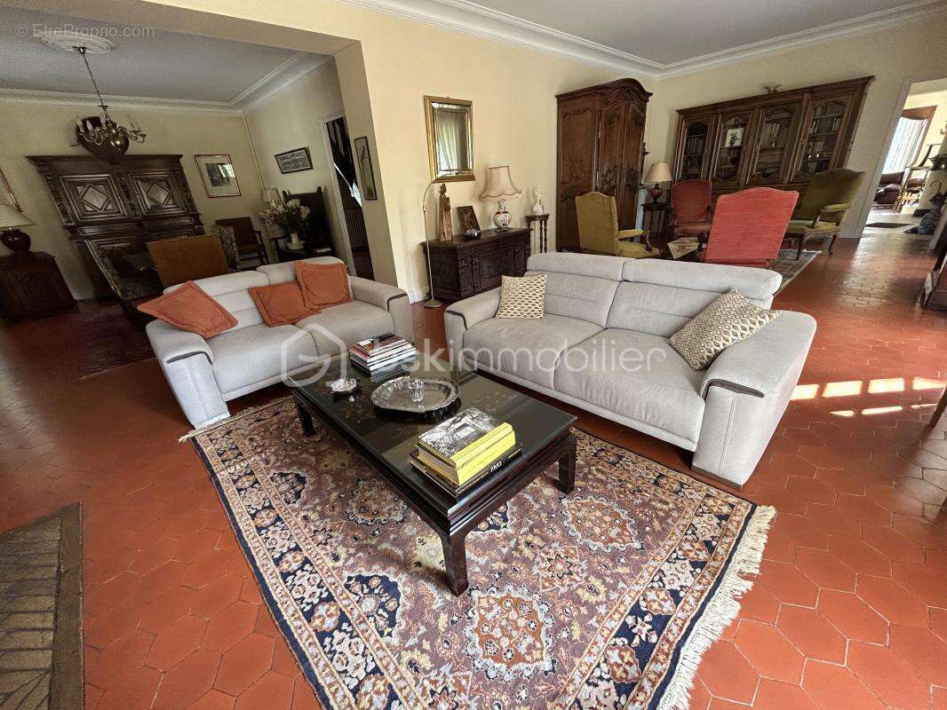 Superbe propriete - parc - dependance - piscine - double garage - photo 5