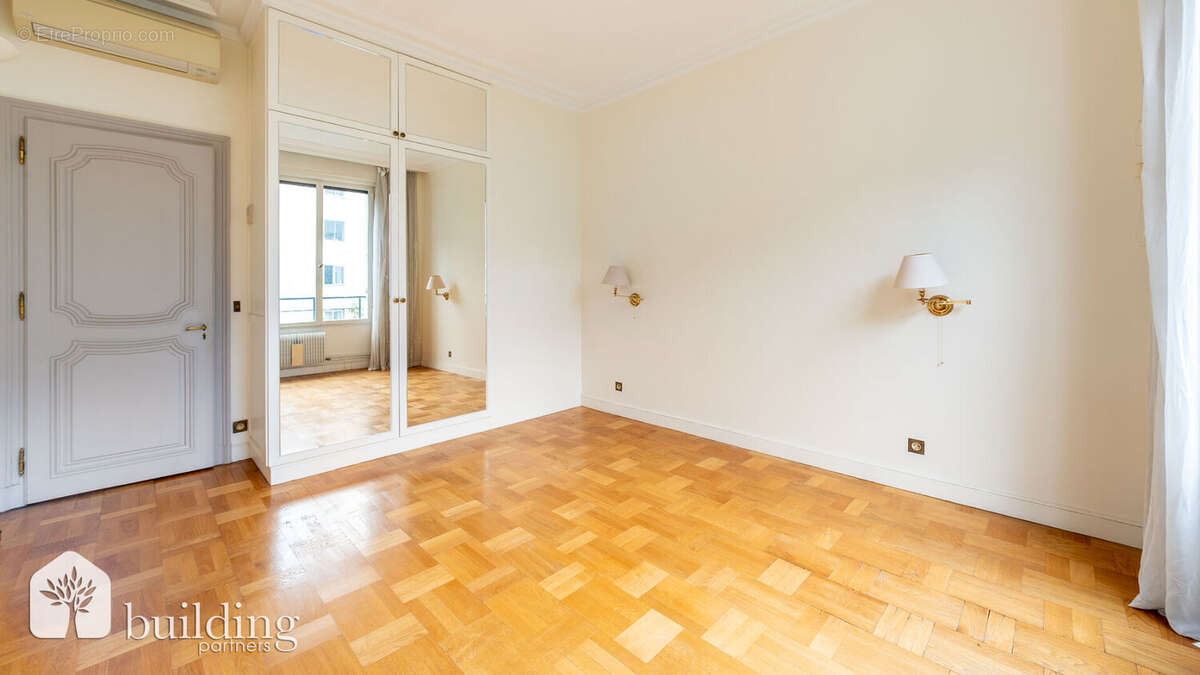 Porte Dauphine Paris 16ème - Appartement 5 pièces 167 m² avec 7 m² de balcon - photo 14