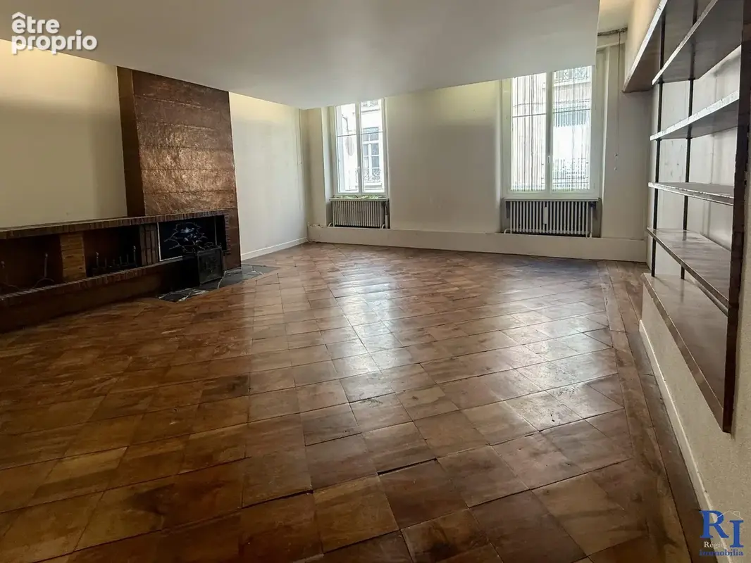 Séjour avec parquet noyer