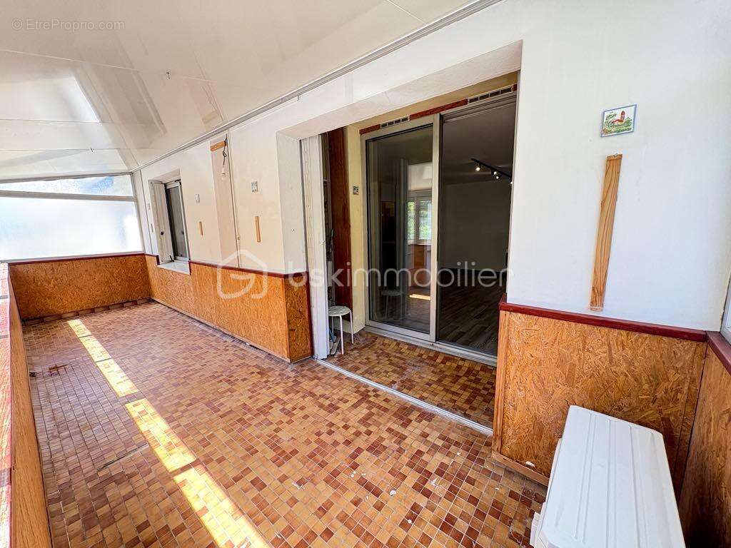 Appartement à BAGNOLS-SUR-CEZE