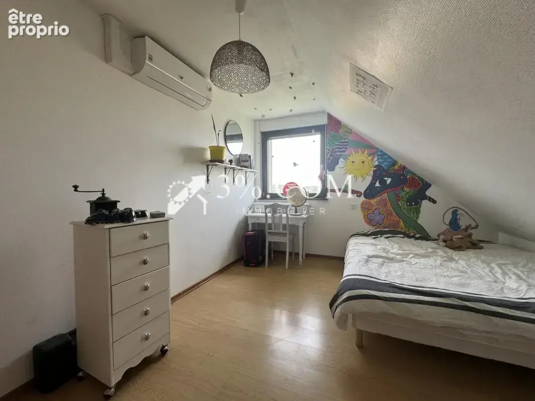 3%COM Belle maison avec 4 chambres- piscine et double garage - photo 8