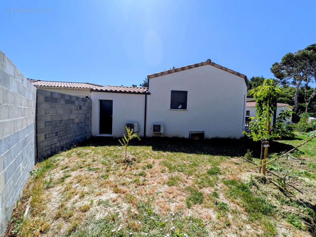 Maison à CAMARET-SUR-AIGUES