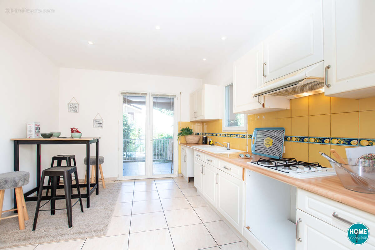 Maison à LA SALVETAT-SAINT-GILLES