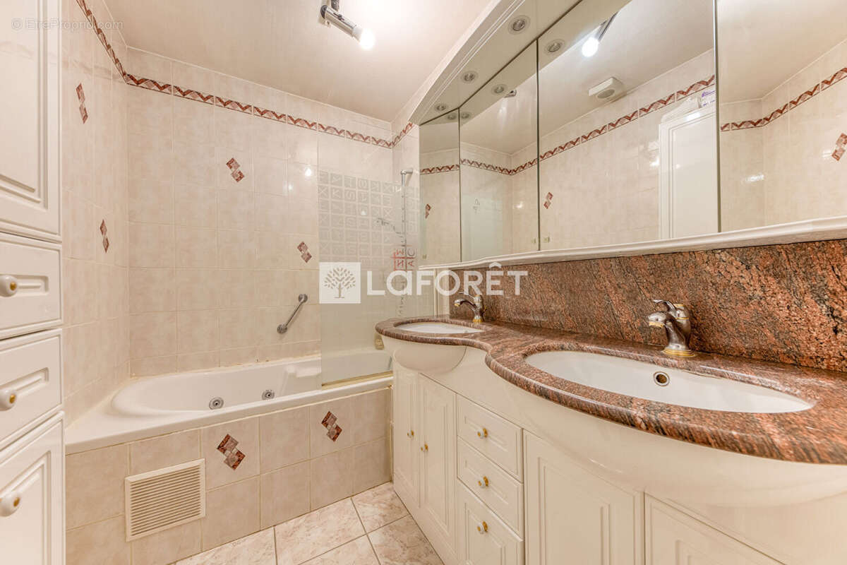Appartement à EMERAINVILLE