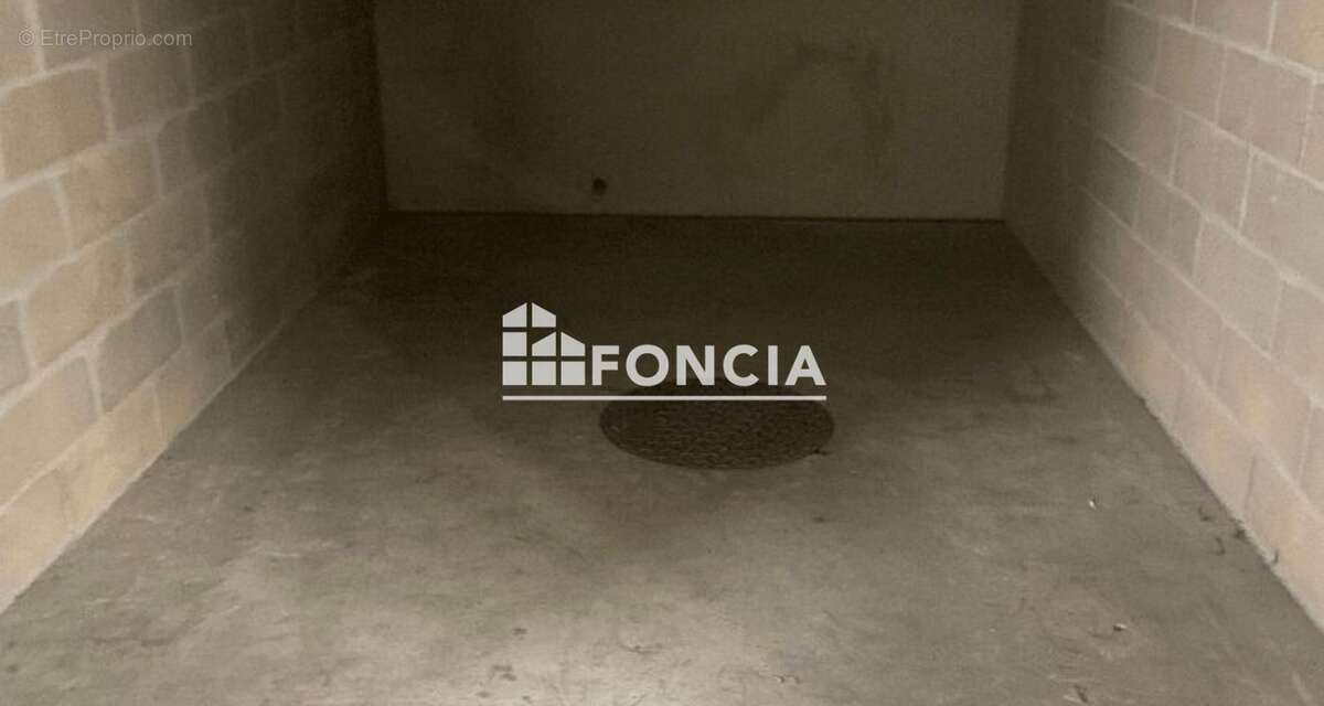 Parking à ETRECHY