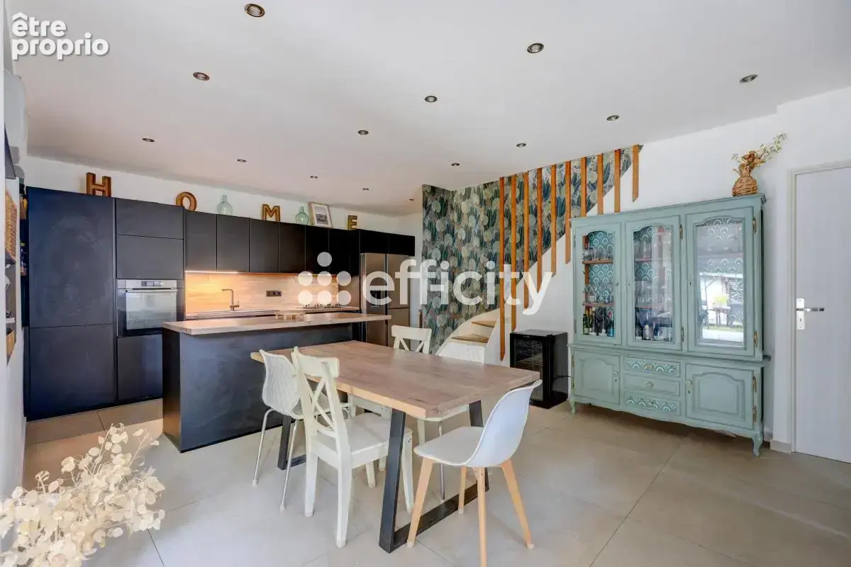 Maison 4 pièces 97 m² à vendre à Saint-Priest (69800) - photo 2