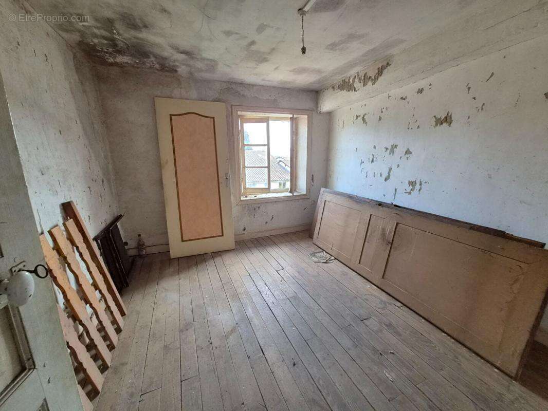 Maison Augerolles 9 pièce(s) 190 m2 avec petit jardin - photo 11