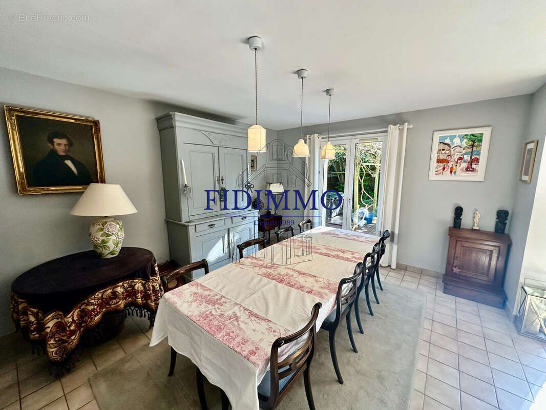 Maison à CHENNEVIERES-SUR-MARNE