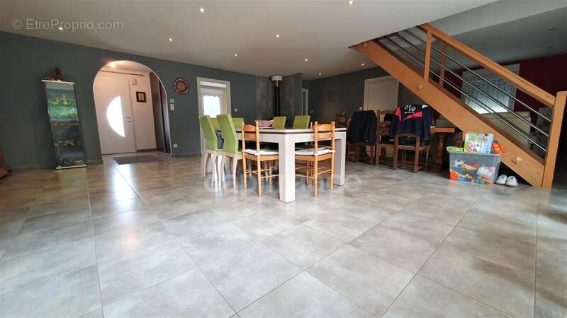 VAUVILLERS (70). Ensemble immobilier composé d'une maison d'habitation de 170m² et d'un bâtiment de 520m² - photo 5