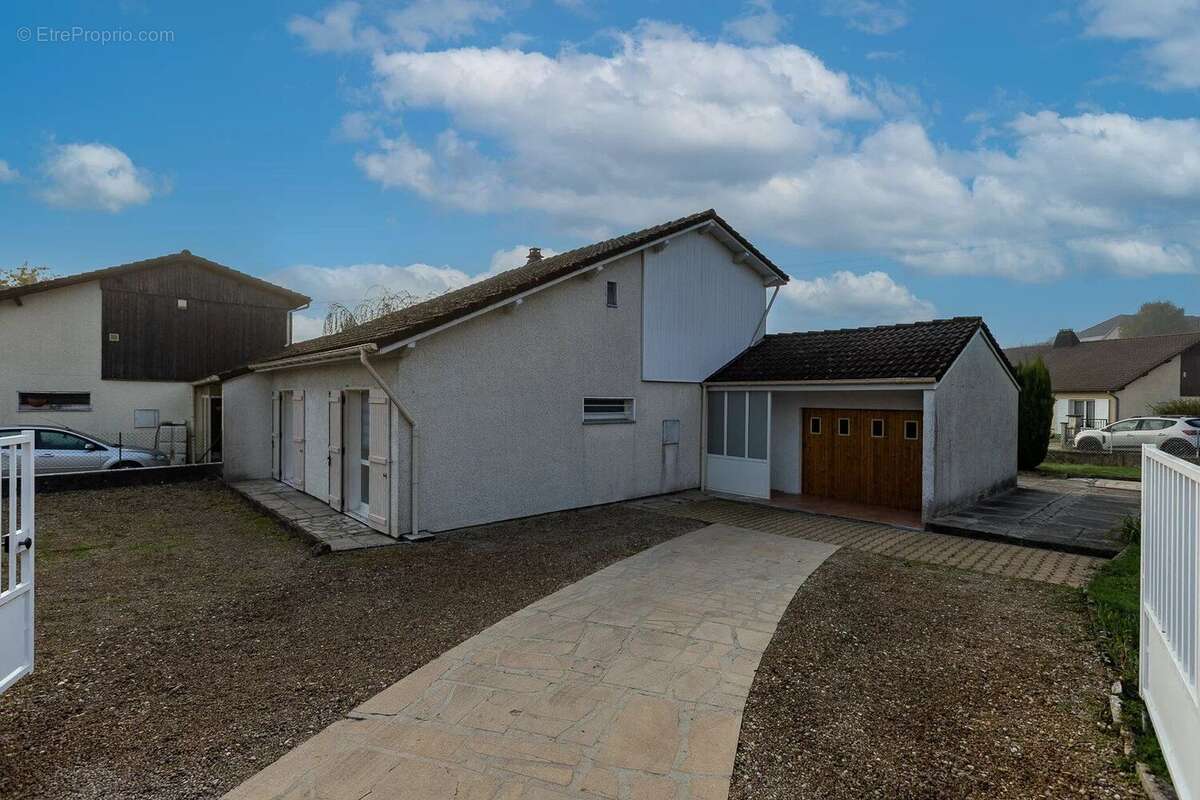 Maison à MONTALIEU-VERCIEU