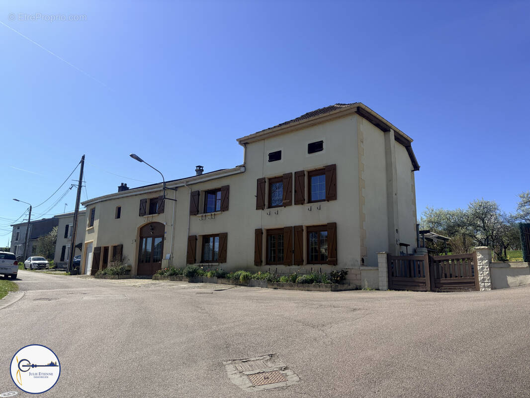 Maison à DOMPAIRE