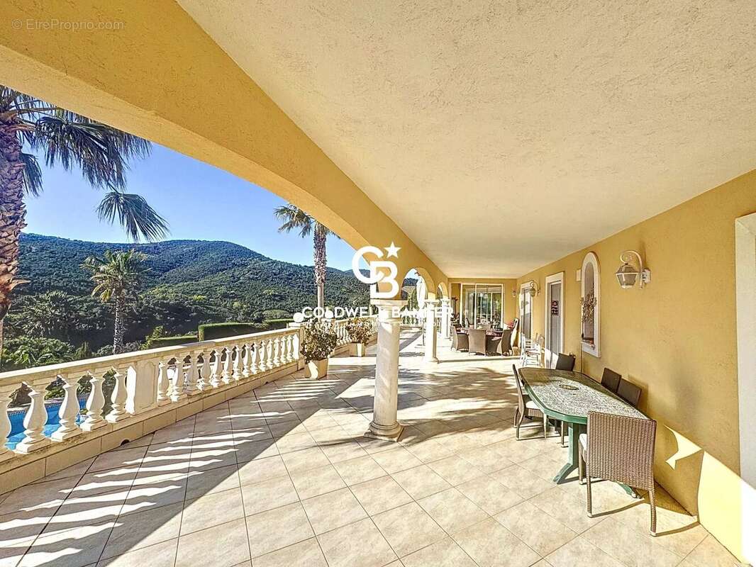 Maison à LES ISSAMBRES