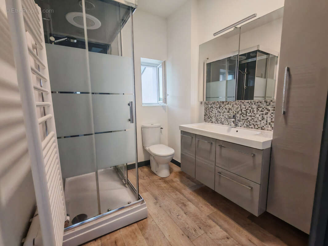 Appartement à DONVILLE-LES-BAINS