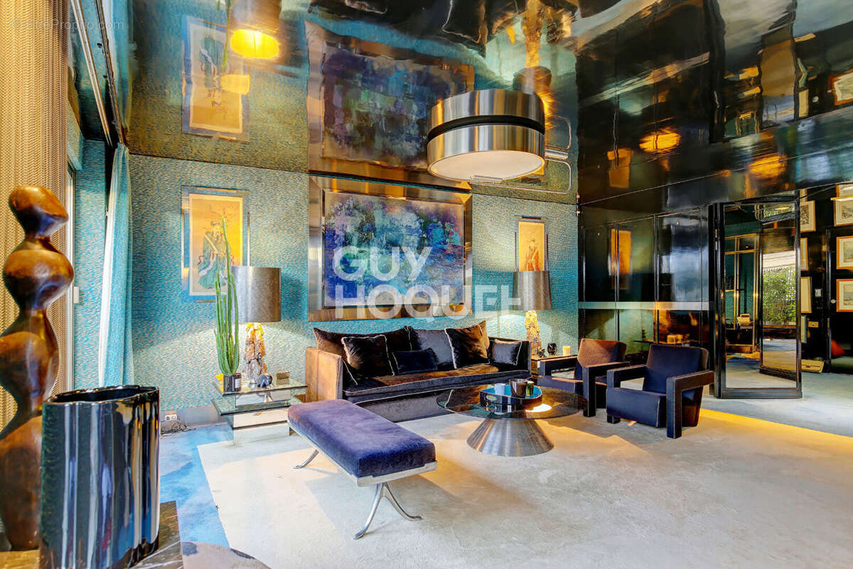 Appartement à PARIS-16E