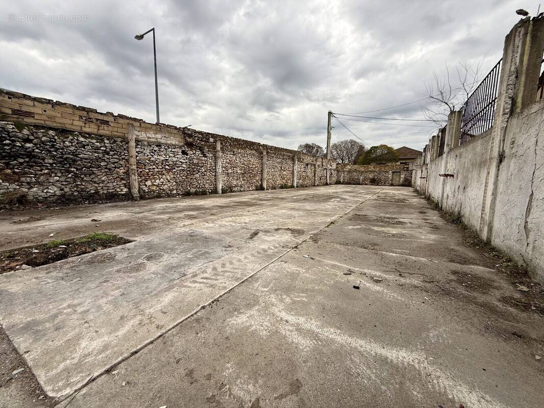 Terrain à NIMES