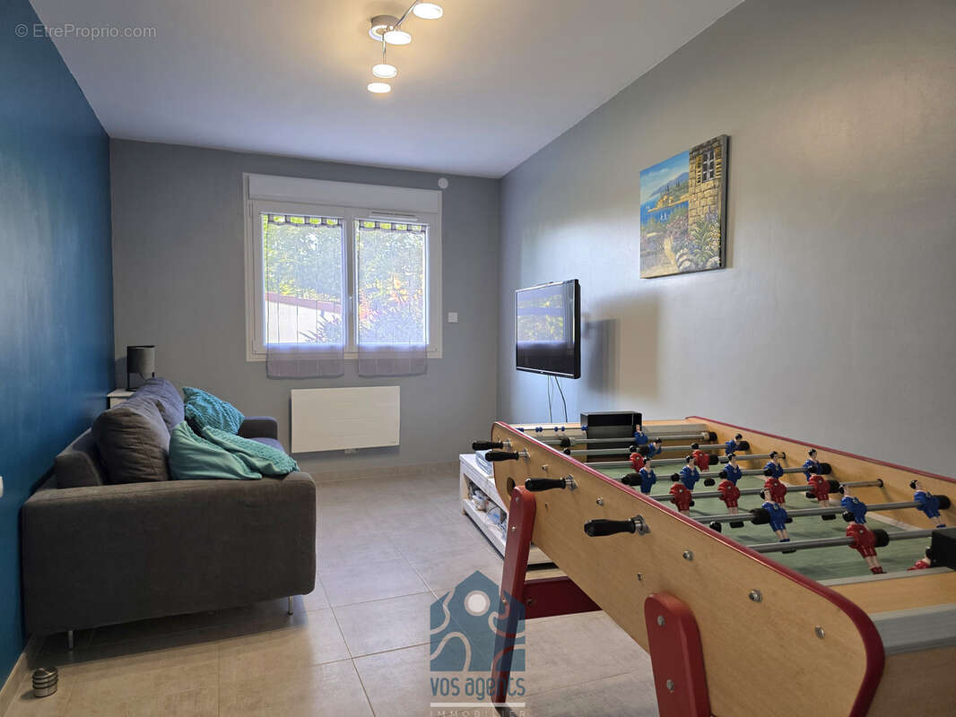Villa de plain-pied 6 pièces avec piscine couverte, garage, carport et terrain - photo 12